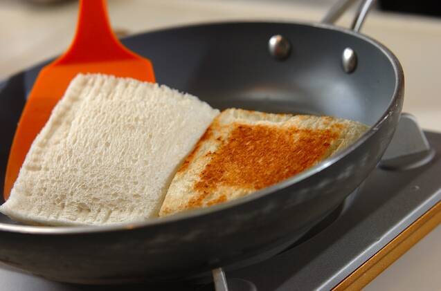 フライパンDEホットサンド～カルボナーラ風サンド～の作り方の手順3