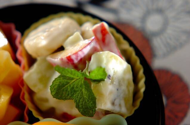 フルーツヨーグルトサラダ