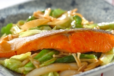 野菜たっぷり鮭のちゃんちゃん焼き風 レシピ 作り方 E レシピ 料理のプロが作る簡単レシピ