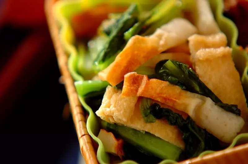 小松菜と油揚げのサッと煮 副菜 レシピ 作り方 E レシピ 料理のプロが作る簡単レシピ