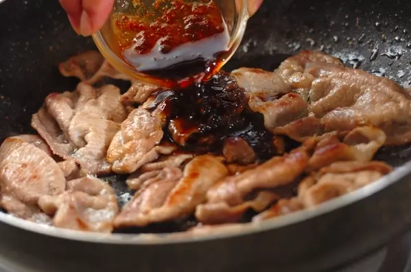簡単！豚肉の生姜焼き ハチミツが隠し味の作り方1