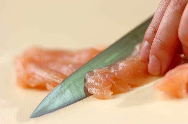 鶏ささ身の葛たたき　オクラ梅ダレの作り方の手順1