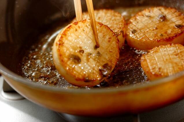 大根ステーキ　ケイパーソースの作り方の手順3