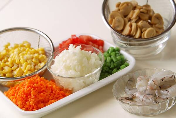 簡単エビピラフの作り方の手順2