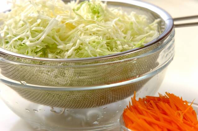 せん切りキャベツのマスタードマヨサラダの作り方の手順1