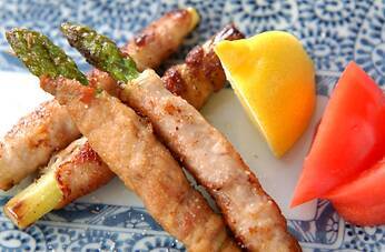 お箸がすすむ！定番アスパラの肉巻き焼き