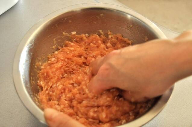 鶏つみれとレタスのスープの作り方の手順3