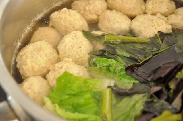鶏つみれとレタスのスープの作り方の手順6