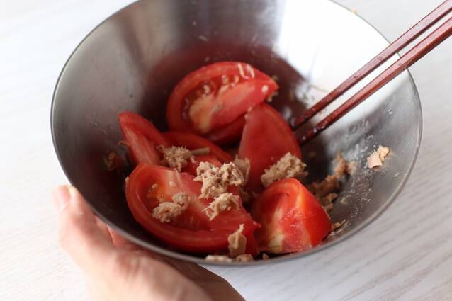 トマトとツナの焦がしねぎだれサラダ麺の作り方の手順2