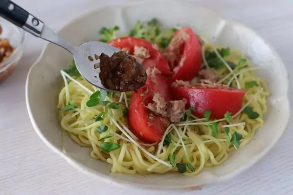 トマトとツナの焦がしねぎだれサラダ麺の作り方4