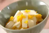 菊花とカブの甘酢和え