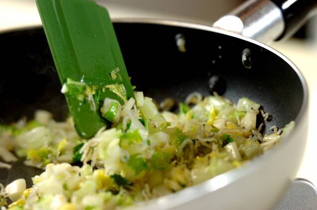 塩もみ白菜とジャコのチャーハンの作り方の手順5
