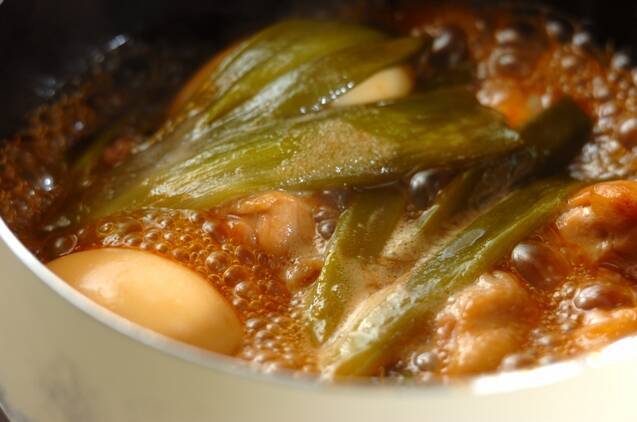 オイスターソースが隠し味。鶏手羽元と卵のこってり煮の作り方の手順3