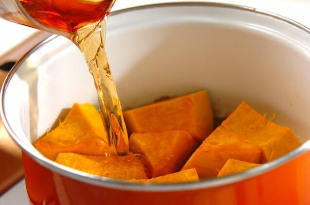 焦がしバターのカボチャ煮の作り方の手順3