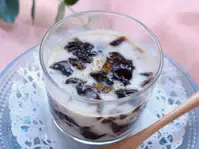 たっぷりミルクのプルプルコーヒーゼリー