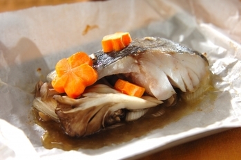 タラとキノコの包み焼き