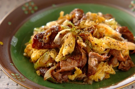 こってり牛肉とふわふわ卵のコショウ炒め