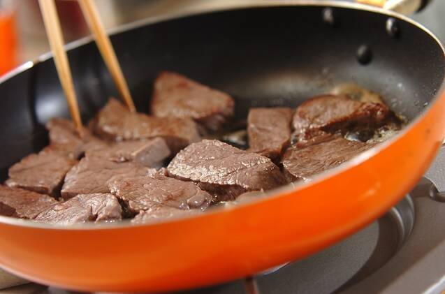 牛肉のビール煮の作り方の手順1