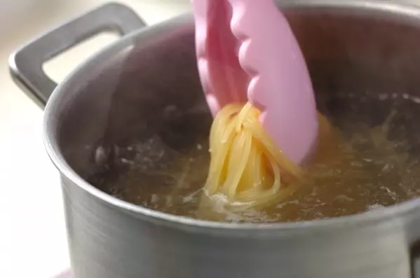 アボカドとサーモンの冷製パスタの作り方1