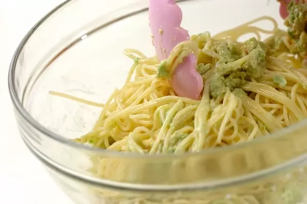 アボカドとサーモンの冷製パスタの作り方3
