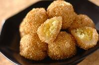 ココナッツ風味のサツマゴマ団子