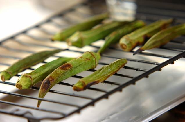 焼きオクラのゴマ和えの作り方の手順3