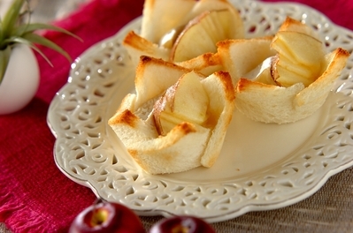 焼きリンゴとカマンベールチーズの食パンカップ 副菜 のレシピ 作り方 E レシピ 料理のプロが作る簡単レシピ