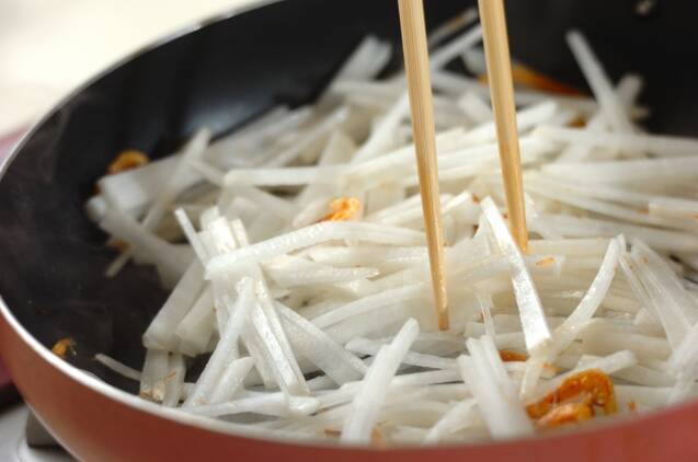 大根と桜エビの青のり炒めの作り方の手順2