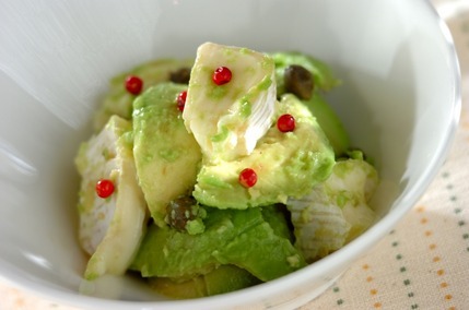 アボカドとカマンベールチーズの和え物