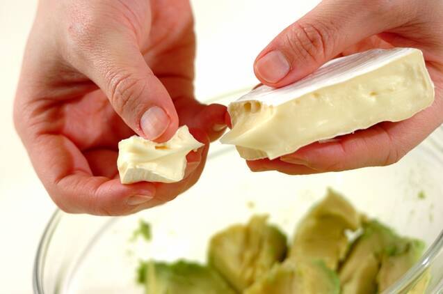 アボカドとカマンベールチーズの和え物の作り方の手順2