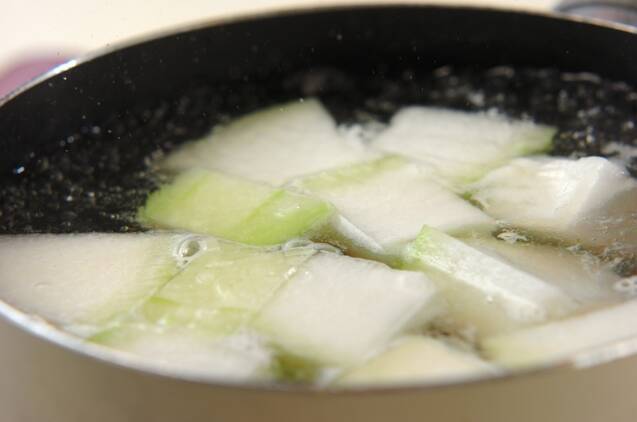 冬瓜と鶏ひき肉のカレー煮の作り方の手順1