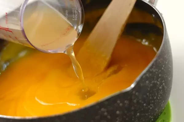 少ない材料でイギリス本場の味！レモンカードの作り方4