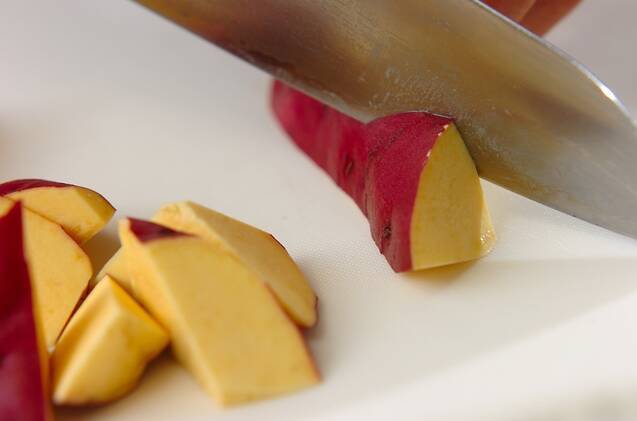 キノコとサツマイモのクリーム煮の作り方の手順1