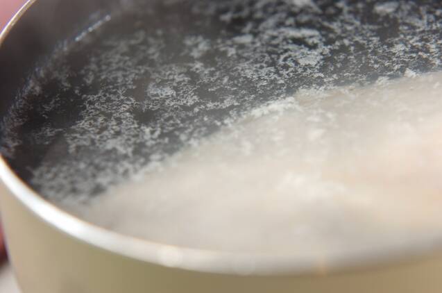 しっとり鶏ハム 里芋ピューレ添えの作り方の手順3