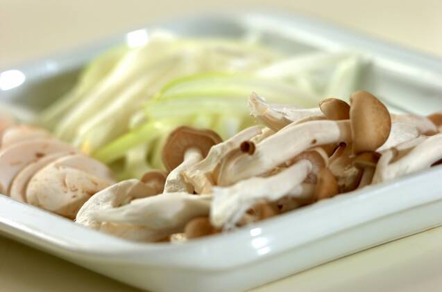 キノコのチーズソースのせトーストの作り方の手順1