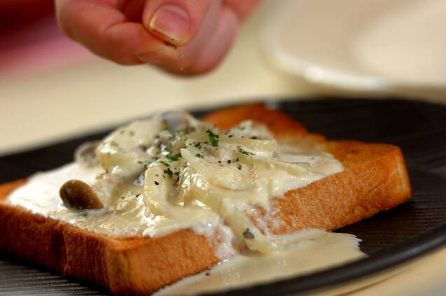 キノコのチーズソースのせトーストの作り方の手順4