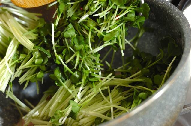 貝われ菜とベーコンの炒め物の作り方の手順2