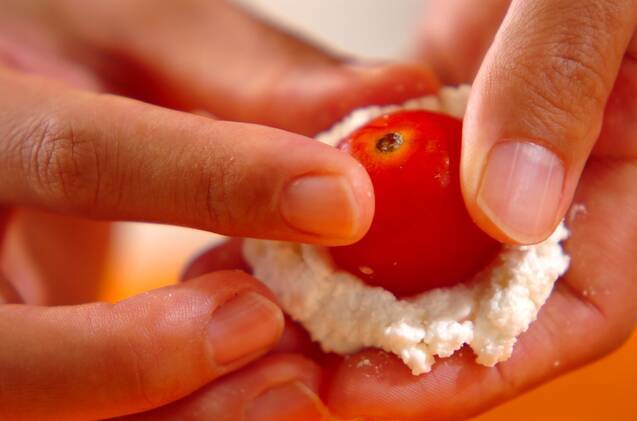 プチトマトの豚肉チーズ揚げの作り方の手順2