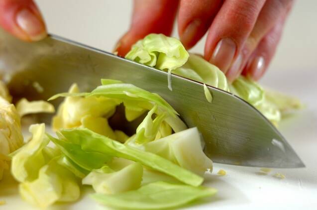 春キャベツのサッと煮落とし卵入りの作り方の手順1