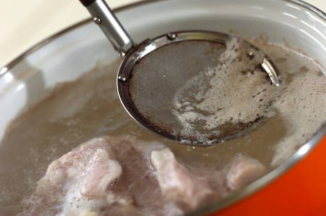 ゆで豚のレタス包みニンニクみそ添えの作り方の手順2