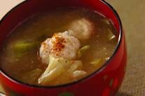 肉団子とキャベツのみそ汁