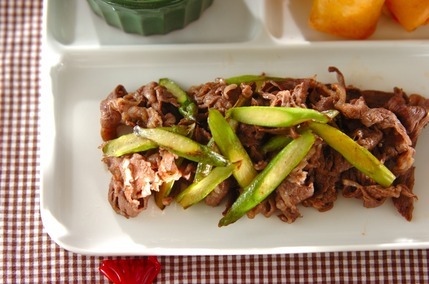 牛肉とアスパラの黒コショウ炒め