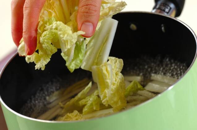 カリカリ油揚げと白菜のおみそ汁の作り方の手順3