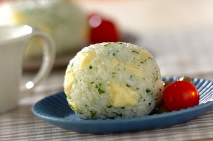 パセリとチーズのオイルおにぎり