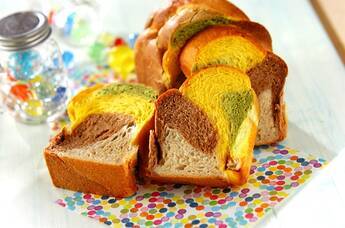 4色のクレヨンパン