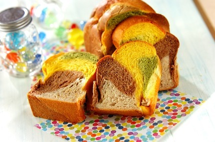 4色のクレヨンパン