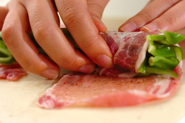 ピーマンの豚肉巻き天ぷらの作り方の手順2