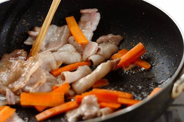 豚バラ肉とニラのチャプチェ風の作り方の手順4