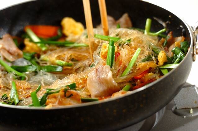 豚バラ肉とニラのチャプチェ風の作り方の手順5