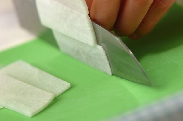 大根と天かすのみそ汁の作り方の手順1